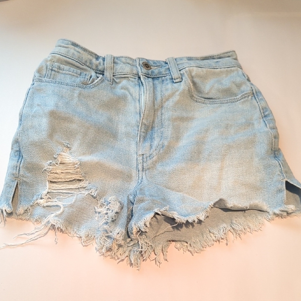 Coastal Western Festival HollisterUltra Rise High Mom Short 3" Light Wash 00 W23